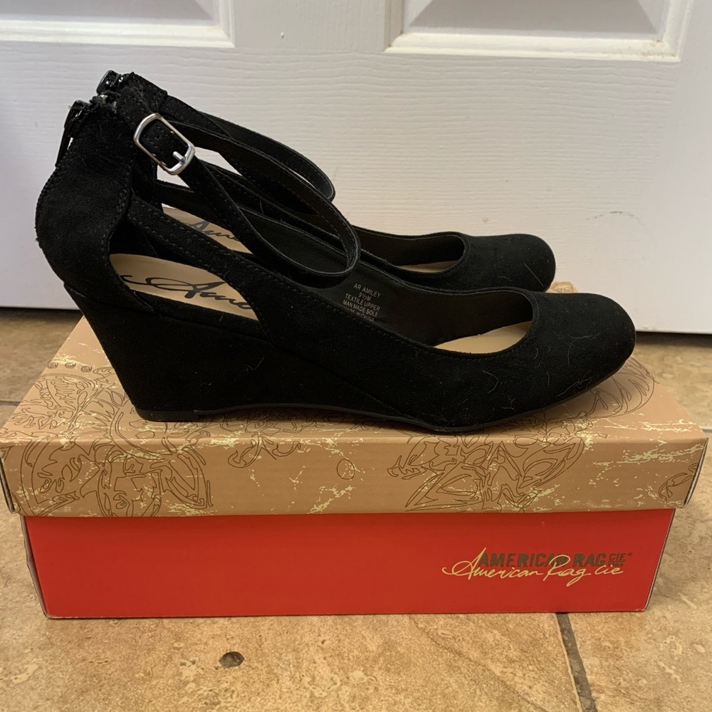 American Rag Black AMILEY Wedge Heels Size 9.5 NEW